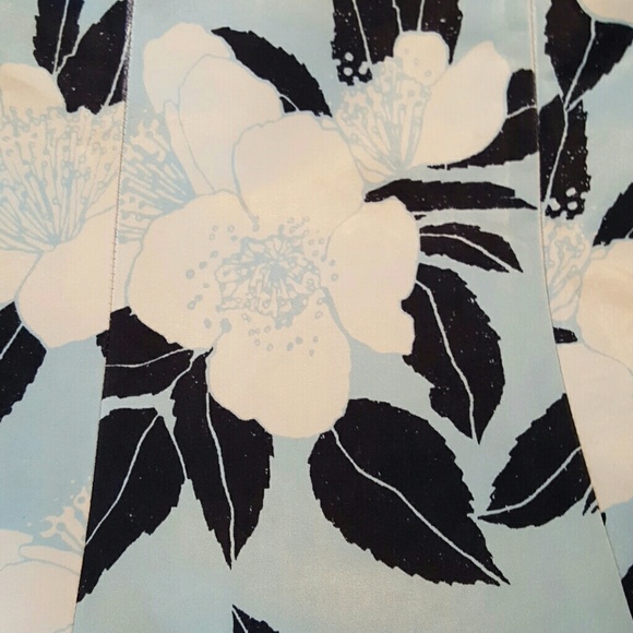 Banana Republic Blue Silk Floral Fit&Flare Trumpet - Picture 2 of 8